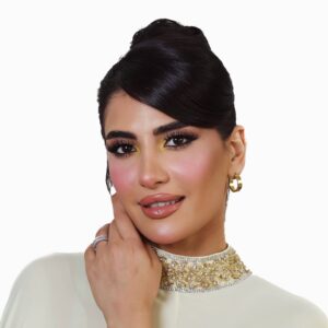 Jouman Kathem Instagram - عيدكم مُبارك ..
‏وكل عامٍ وأنتم بخير، هانئون في منازلكم، 
‏بجوار عائلاتكم وأحبتكم، تحفكم محبّة الله
‏ ورحمته ولُطفه وأرزاقه ♥️ ..