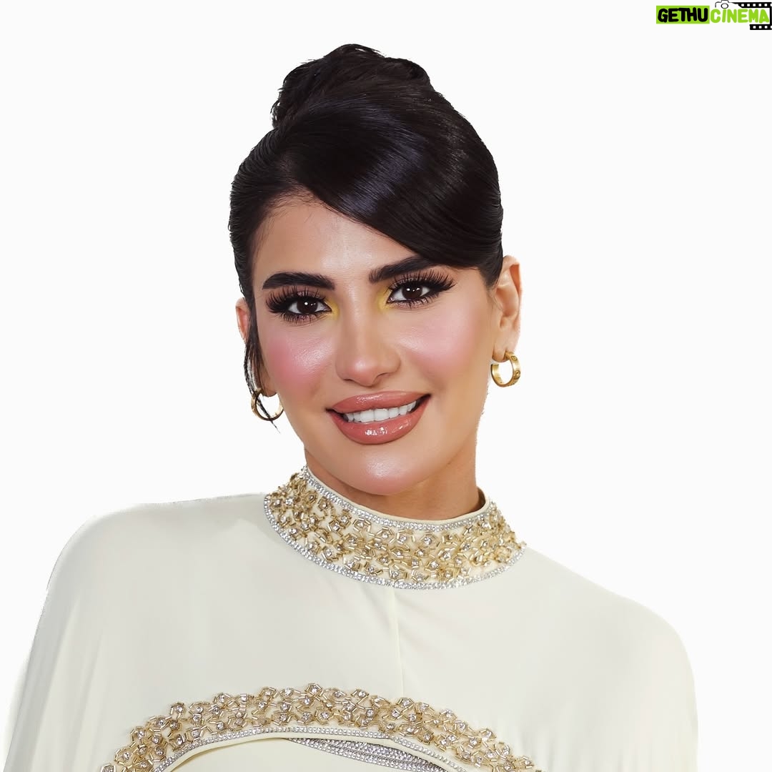 Jouman Kathem - 22.2K Likes - عيدكم مُبارك ..
‏وكل عامٍ وأنتم بخير، هانئون في منازلكم، 
‏بجوار عائلاتكم وأحبتكم، تحفكم محبّة الله
‏ ورحمته ولُطفه وأرزاقه ♥️ ..