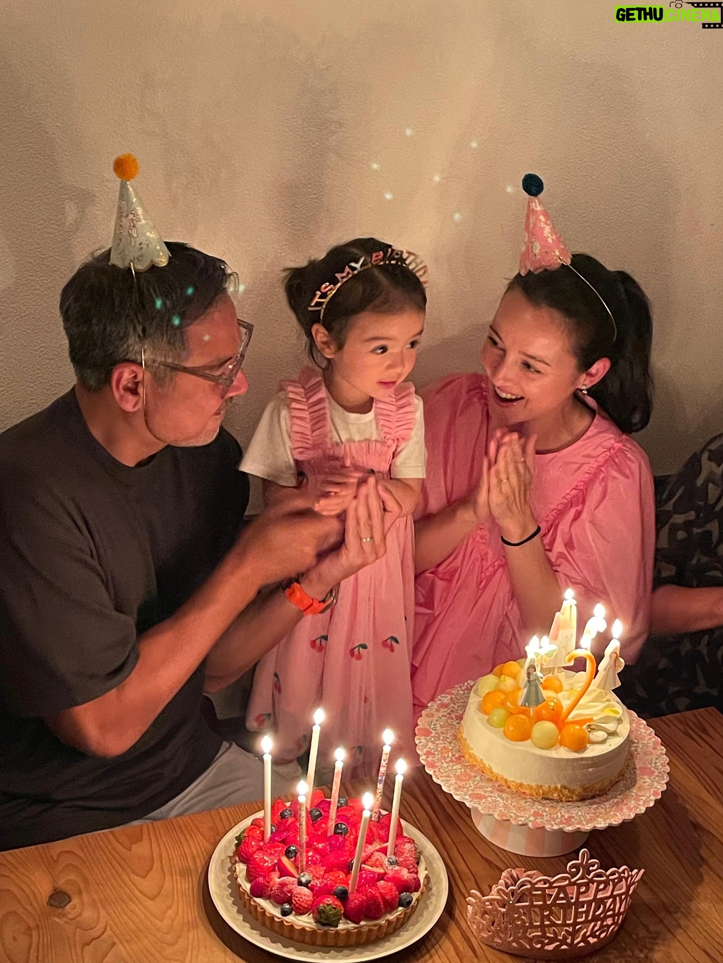 Julie Estelle - 13.6K Likes - A special day celebrating Brielle🎂🎈🥳
In a blink of an eye you turned 2🥹 You are our little sunshine my baby girl❤️ Happy birthday! Je t’aime😘