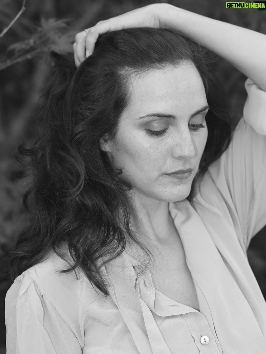 Julieta Díaz - 7.3K Likes - Siguen apareciendo fotos de esta sesión de hace algunos años con @giselafilc ✨

Suena siempre una belleza @benharper