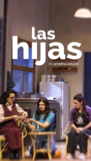 Julieta Díaz Instagram - Cada uno tiene la madre que recuerda ⭐️🧡
Julieta Diaz, Soledad Villamil y Pilar Gamboa son #LasHijas.
👉🏼 De Jueves a Domingo en el @teatromaipo
TODAS LAS FUNCIONES AGOTADAS DESDE EL ESTRENO 🎭
Conseguí tus entradas anticipadas por @plateanet (Link en Bio) o en la Boletería del Teatro Maipo.