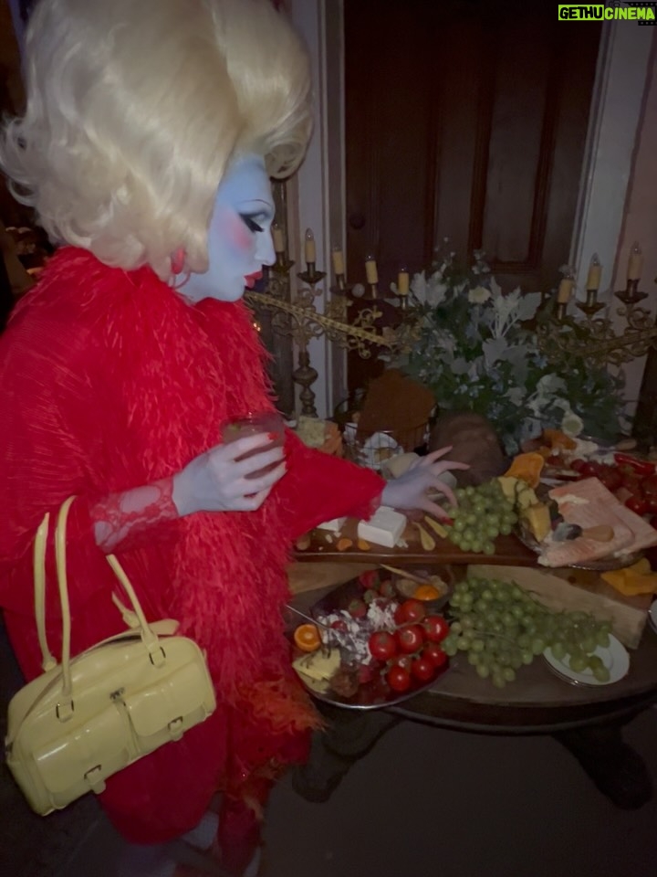 Juno Birch - 23K Likes - New Orleans dump! 🦞❤️👽