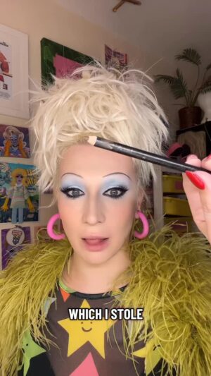 Juno Birch Instagram - Get ready with me in 2 minutes 

@macpro
@madebymitchell 
@anastasiabeverlyhills 
@nyxcosmetics_uk 
@makeuprevolution 
@hauslabs