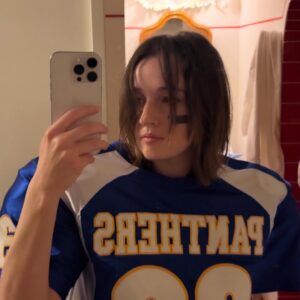 Kaitlyn Dever Instagram - ❤️Riggins❤️ Clear eyes full hearts .