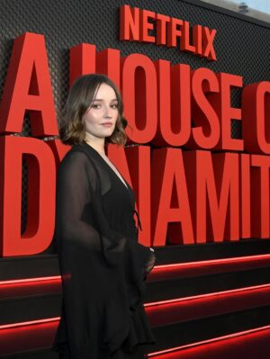 Kaitlyn Dever Instagram - a house of dynamite premiere!!