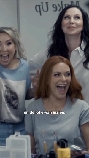 Karen Damen Instagram - Van Afrika tot Videoland 🌈 Is het al 6 november? #k3 #k3originals #reunie #docu #nostalgie #trailer

In deze tweedelige docureeks nemen Karen, Kristel en Kathleen je mee achter de schermen van de iconische reünie. Van de stormloop bij de ticketverkoop tot het kippenvelmoment waarop ze eindelijk weer samen op het podium staan. Het eerste deel is te zien vanaf 6 november en het tweede deel een week later.