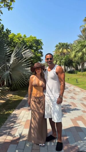 Kate Wright Instagram - A weekend of us ✨🌴🤎🫶🏼