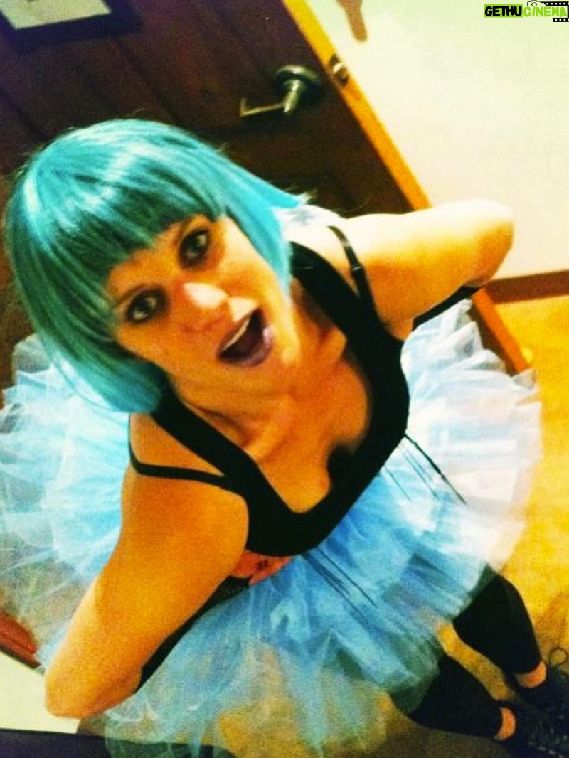 Katee Sackhoff - 70.5K Likes - Throwing it back to all the times I basically was a Halloween decoration 😜

#happyhalloween🎃