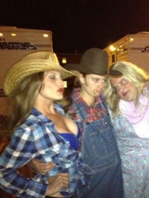 Katee Sackhoff Instagram - Throwing it back to all the times I basically was a Halloween decoration 😜

#happyhalloween🎃