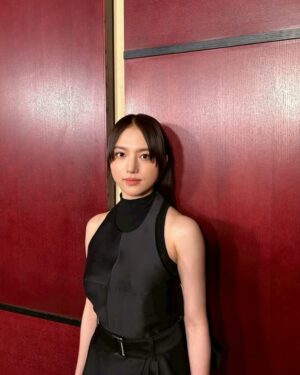 Kaya Kiyohara Instagram - 昨日は、映画『片思い世界』の大ヒット御礼舞台挨拶でした。
公開日から今日まで映画館に足を運び、
この作品と出会ってくださった皆々様
本当にありがとうございます。
⁡
思いを持つこと、保つこと
届けることは
たまに複雑な側面が顔を出したり
怖がる思いに飲まれたりして
少しだけ勇気を必要とする気がするのですが
だからこそ踏み出すその一歩が
誰か、そして自分をも救う力になると
この作品や役を通して改めて学びました。
⁡
深く長く『片思い世界』が
どこかで生き続けますように☺︎
⁡
最後に、この作品に携わってくださった全ての方々へ心より感謝を込めて。
.
#片思い世界
#土井裕泰監督