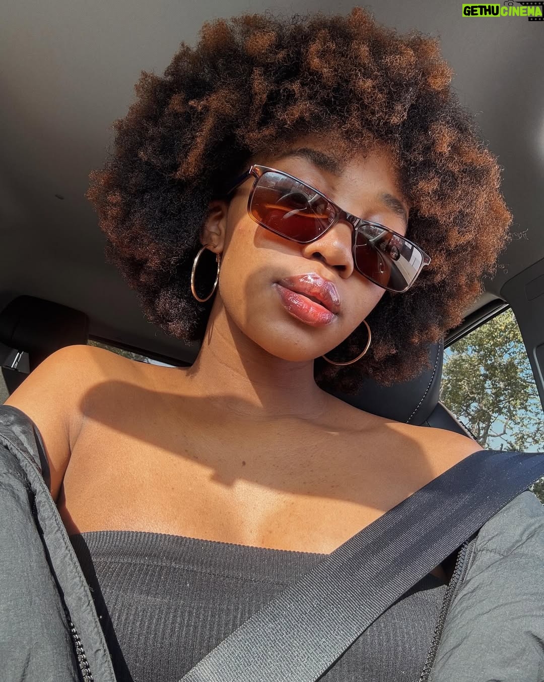 Khosi Ngema - 186.4K Likes - Hellooo I come baack🤓

Lil bit of life lately…Your girl is ENGAGED!! Hello?!!🤭🥹 This year has been quite reflective and called me to take a lil hermit break to focus on growing and cooking up some stuff🧘🏽‍♀️ It’s been interesting, weird, exciting, at times testing and full of surprises. Some I can’t wait to share!🤭 
Anyway, how’s the year been for you? Sending kisses! 

Love, K x