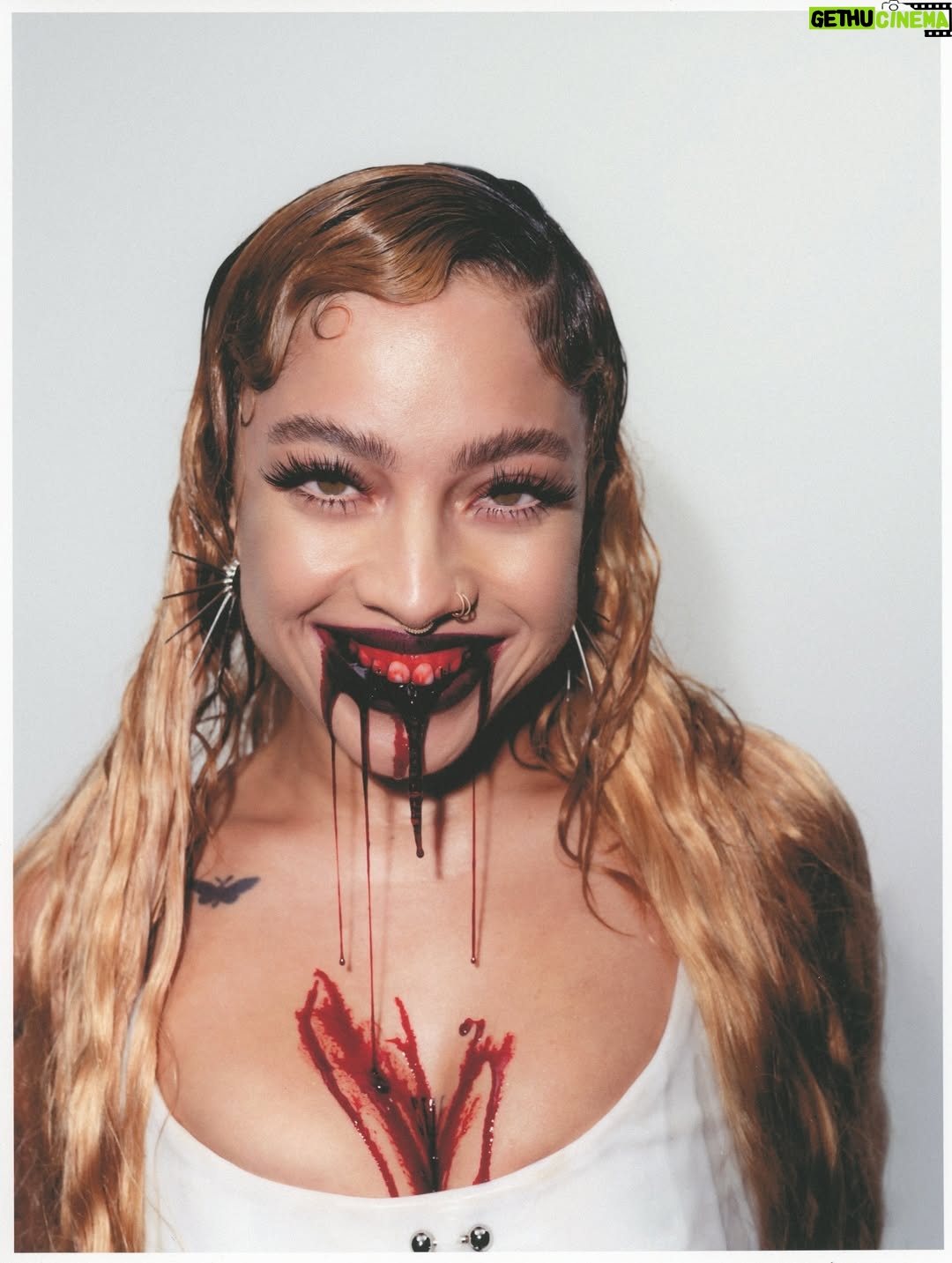 Kiana Ledé - 5K Likes - Happy anniversary Cut Ties 😭✂️🩸🤍💋 This was our first independent release so I wanted to make sure I put my back into this creative vision to match to effort we put into tellin my story in the music. For this album I wanted my love of horror and gory things to represent the times love and all types of relationships have become a lil twisted and painful when I held onto them for too long. Since then I have gotten REALLY good at cuttin chords and I hope I helped you too 🤍
Thank you so much to my team and the other artist and creatives that helped me string this together. 
Thank you guys for listenin, thank you for carin, and thank you for supportin me as I go through this journey as an independent artist🤍🤍
✂️🩸🤍

P.s. no men were physically harmed durin this shoot