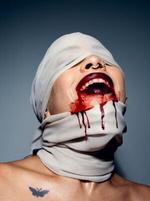 Kiana Ledé Instagram - Happy anniversary Cut Ties 😭✂️🩸🤍💋 This was our first independent release so I wanted to make sure I put my back into this creative vision to match to effort we put into tellin my story in the music. For this album I wanted my love of horror and gory things to represent the times love and all types of relationships have become a lil twisted and painful when I held onto them for too long. Since then I have gotten REALLY good at cuttin chords and I hope I helped you too 🤍
Thank you so much to my team and the other artist and creatives that helped me string this together. 
Thank you guys for listenin, thank you for carin, and thank you for supportin me as I go through this journey as an independent artist🤍🤍
✂️🩸🤍

P.s. no men were physically harmed durin this shoot