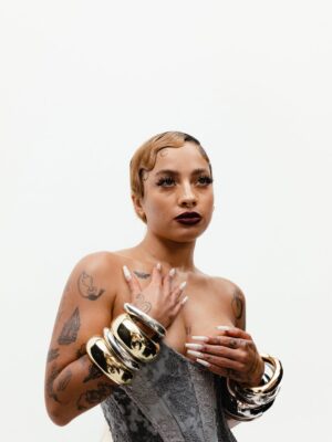 Kiana Ledé Instagram - Happy anniversary Cut Ties 😭✂️🩸🤍💋 This was our first independent release so I wanted to make sure I put my back into this creative vision to match to effort we put into tellin my story in the music. For this album I wanted my love of horror and gory things to represent the times love and all types of relationships have become a lil twisted and painful when I held onto them for too long. Since then I have gotten REALLY good at cuttin chords and I hope I helped you too 🤍
Thank you so much to my team and the other artist and creatives that helped me string this together. 
Thank you guys for listenin, thank you for carin, and thank you for supportin me as I go through this journey as an independent artist🤍🤍
✂️🩸🤍

P.s. no men were physically harmed durin this shoot