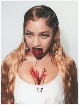 Kiana Ledé Instagram - Happy anniversary Cut Ties 😭✂️🩸🤍💋 This was our first independent release so I wanted to make sure I put my back into this creative vision to match to effort we put into tellin my story in the music. For this album I wanted my love of horror and gory things to represent the times love and all types of relationships have become a lil twisted and painful when I held onto them for too long. Since then I have gotten REALLY good at cuttin chords and I hope I helped you too 🤍
Thank you so much to my team and the other artist and creatives that helped me string this together. 
Thank you guys for listenin, thank you for carin, and thank you for supportin me as I go through this journey as an independent artist🤍🤍
✂️🩸🤍

P.s. no men were physically harmed durin this shoot