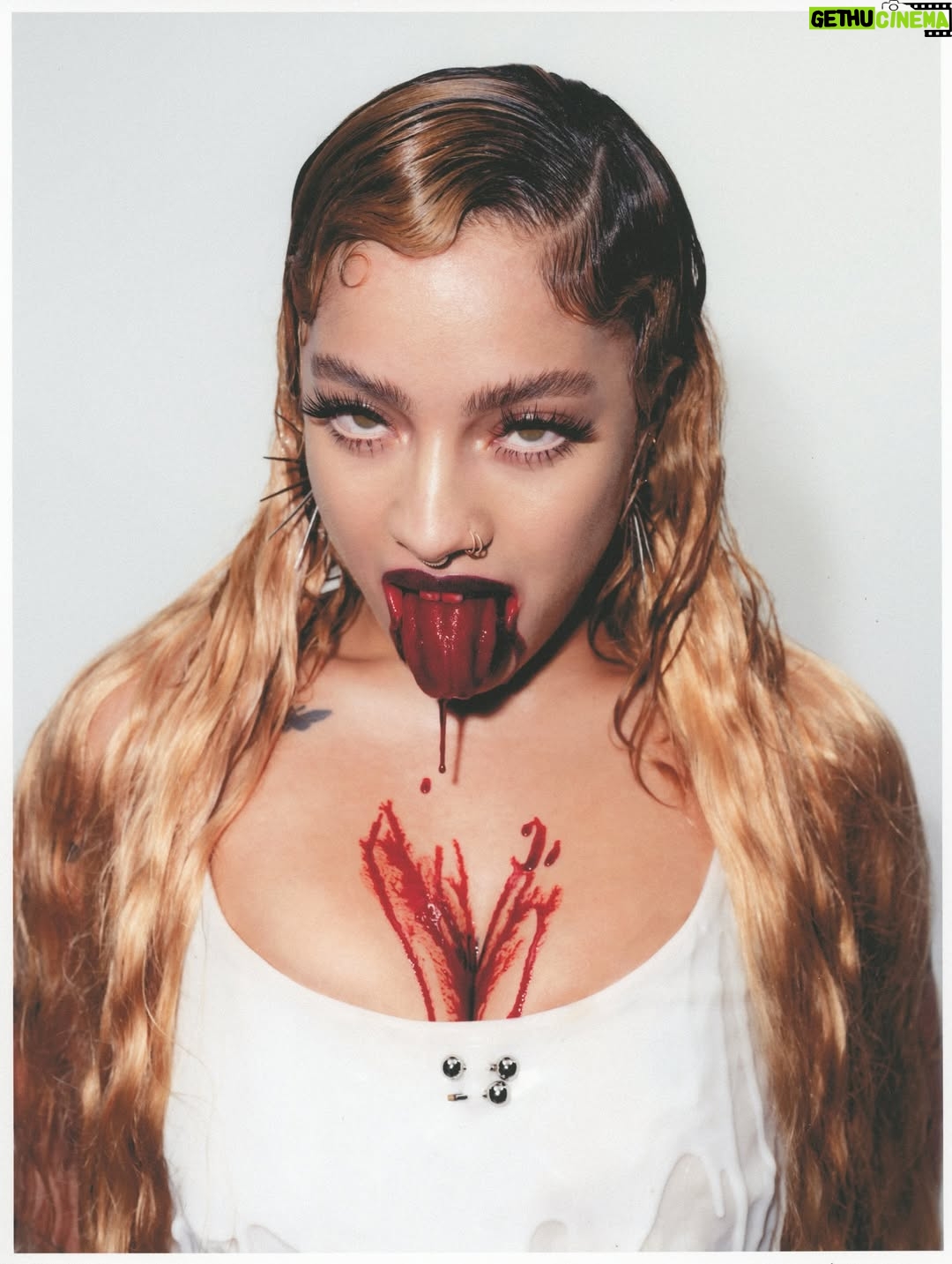 Kiana Ledé - 5K Likes - Happy anniversary Cut Ties 😭✂️🩸🤍💋 This was our first independent release so I wanted to make sure I put my back into this creative vision to match to effort we put into tellin my story in the music. For this album I wanted my love of horror and gory things to represent the times love and all types of relationships have become a lil twisted and painful when I held onto them for too long. Since then I have gotten REALLY good at cuttin chords and I hope I helped you too 🤍
Thank you so much to my team and the other artist and creatives that helped me string this together. 
Thank you guys for listenin, thank you for carin, and thank you for supportin me as I go through this journey as an independent artist🤍🤍
✂️🩸🤍

P.s. no men were physically harmed durin this shoot