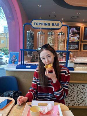 Kim Da-som Instagram - 🍦🍷🌷😻🎯🍂