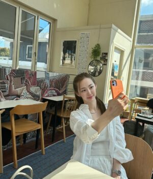 Kim Da-som Instagram - ☀️🍹✌️📚