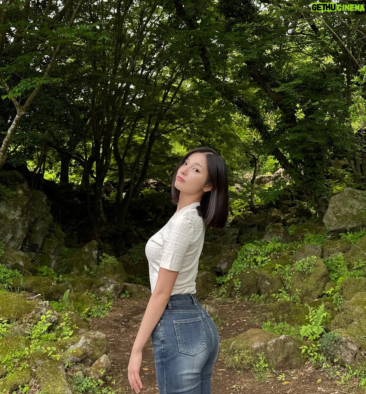 Kim So-hee - 299.9K Likes - ☀️