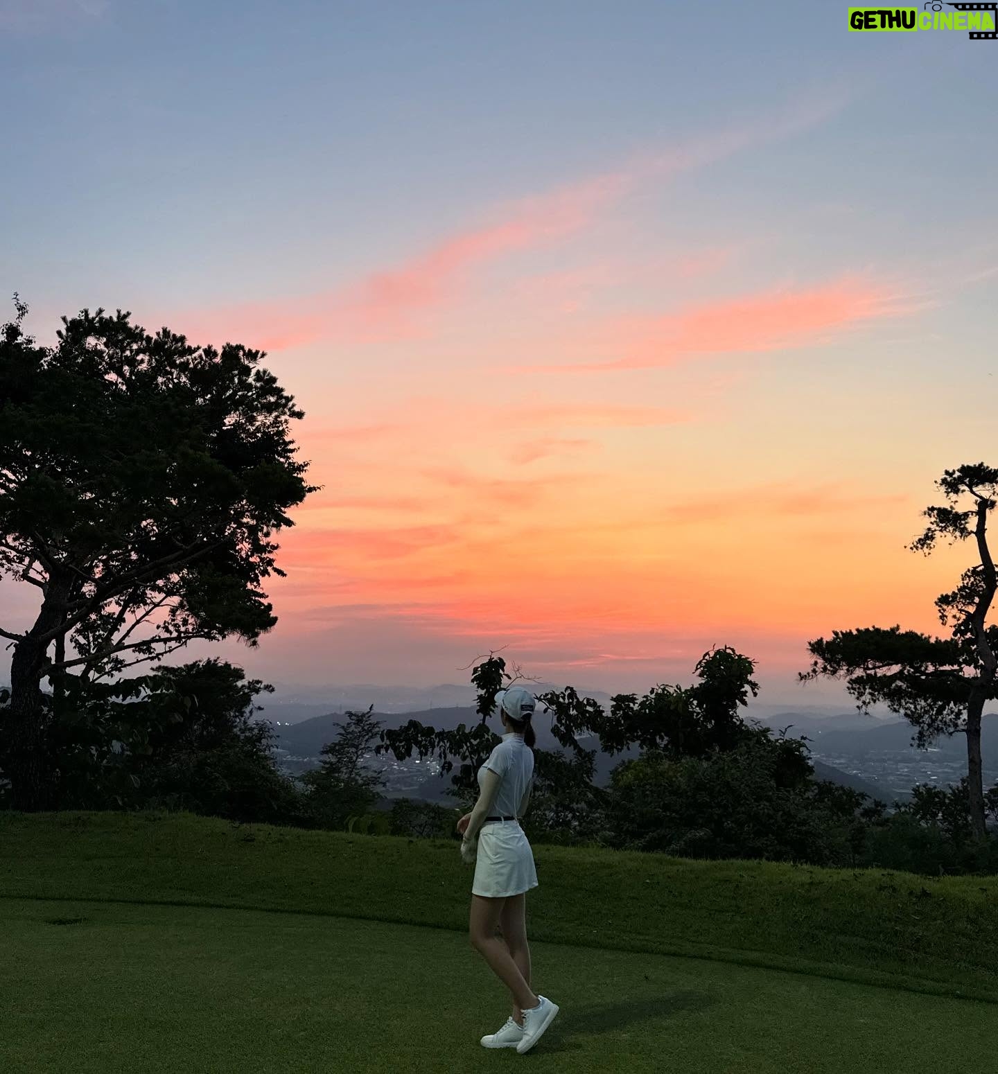 Kim So-hee - 299.9K Likes - ☀️