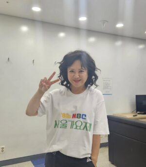 Kim Sook Instagram - 김숙 국민고모상!vs송은이 국민이모상!! 
실제로는 숙이 이모고 은이언니가 고모임