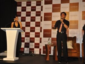 Kubbra Sait Instagram - September 26, 2011.
The day I met the one and only Shah Rukh Khan @iamsrk the loveliest, grandest, most irreplaceable man.

When he walked into the room, it felt like the air changed. Ya it was lighter than before. Everyone men and women alike was completed awe struck. He smiled, he listened, he helped, he radiated grace. My heart nearly stopped when he helped me move some heavy chairs… and thankfully, a kind stranger captured those moments forever.

It was my first time meeting the Shah Rukh Khan. For every dreamer, he’s the ultimate playbook. I remember being spellbound by his presence, lost in his charisma every second of that evening. Just being in the same space as someone who has played the greatest son, lover, fighter, villain, and hero on screen it was magic ✨ 

I think I managed to speak; I did my job, the simplest words tumbled out of me, half-choked with excitement.
I was there for work I got paid for that gig but honestly, just being in his presence was reward enough. 🙋🏽‍♀️ 🥇 

Over the years, I’ve had the joy of hosting several events with him, even his birthday celebration with his fans from all over the world, although the first meeting remains a little extraaaa special. It was pure wonder and I’m still pinching myself. 🤏🏽

Shah Rukh Khan, you are truly the most beautiful hooman 🧩
Happy Birthday, Sweet Shah! Welcome to your sixties  they make you look Sweet Sexxxty you are Sextraordinary !!! 😍✨ 

Fan,
Me! 🙋🏽‍♀️