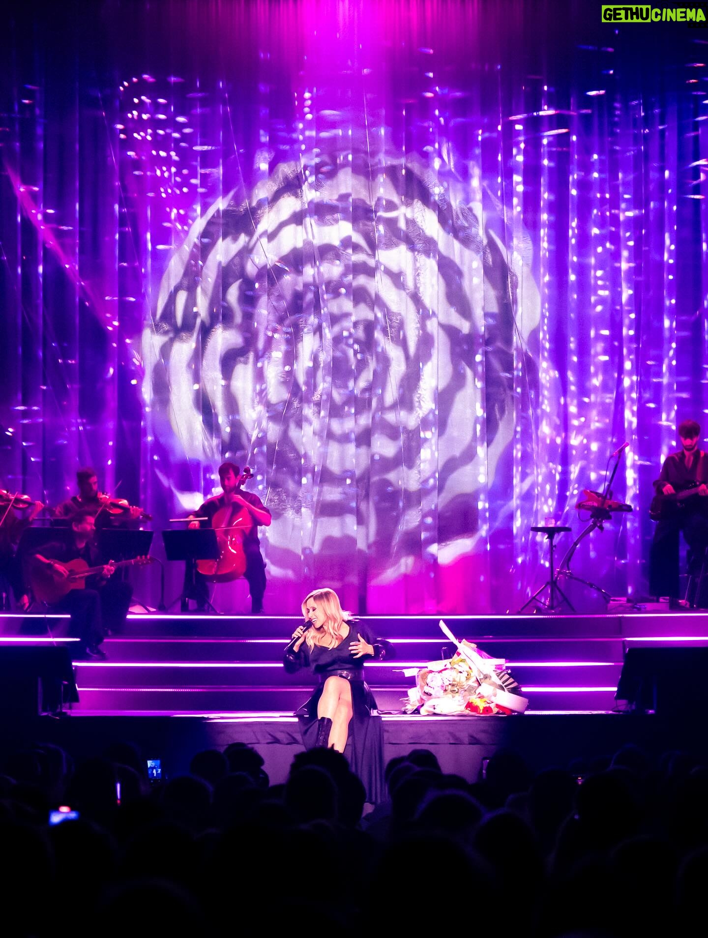 Lara Fabian - 17.5K Likes - Vous me manquez déjà … on se retrouve le 28 novembre pour le début de cette nouvelle partie du #jesuislàtour 🤍