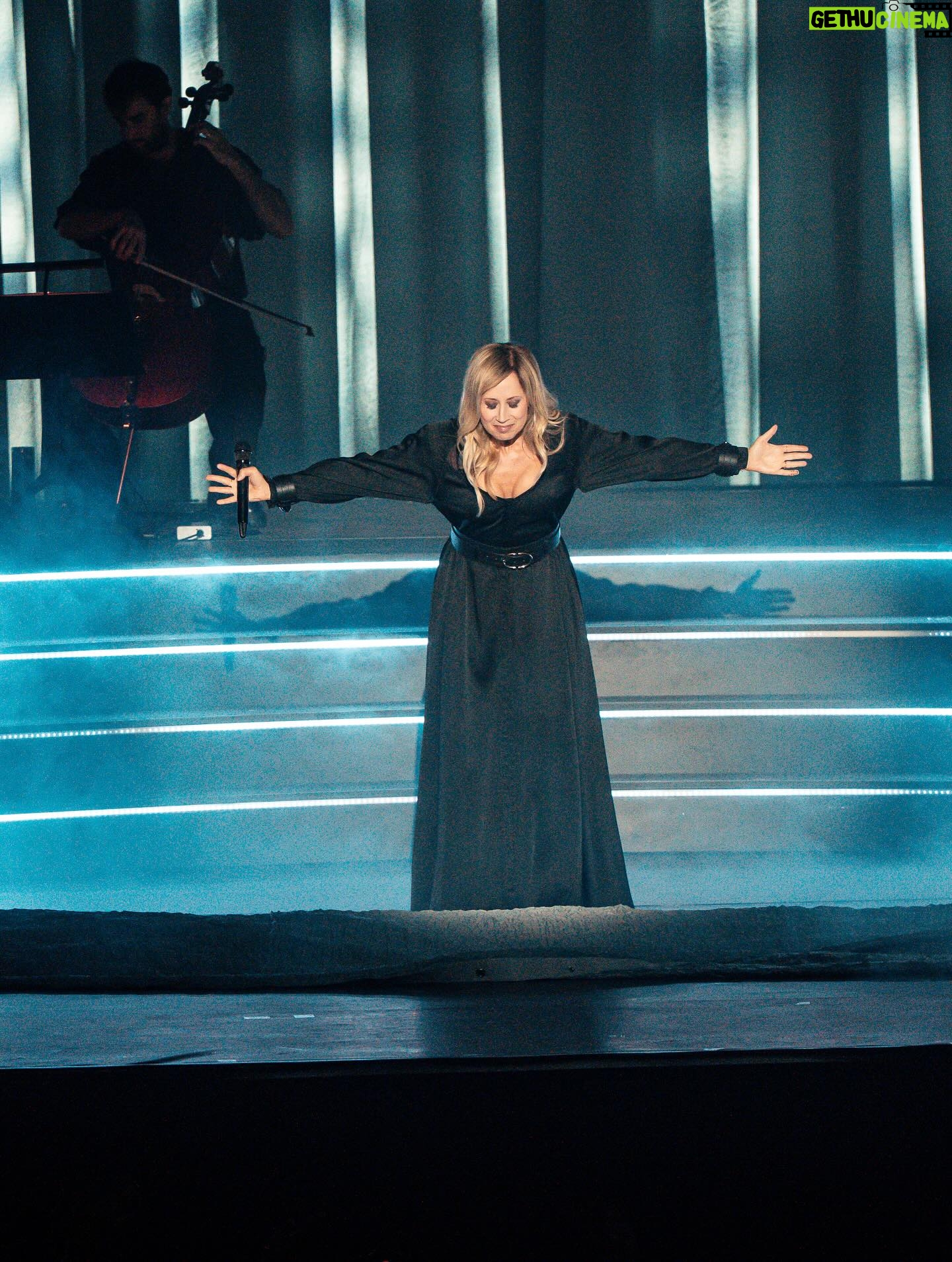 Lara Fabian - 17.5K Likes - Vous me manquez déjà … on se retrouve le 28 novembre pour le début de cette nouvelle partie du #jesuislàtour 🤍