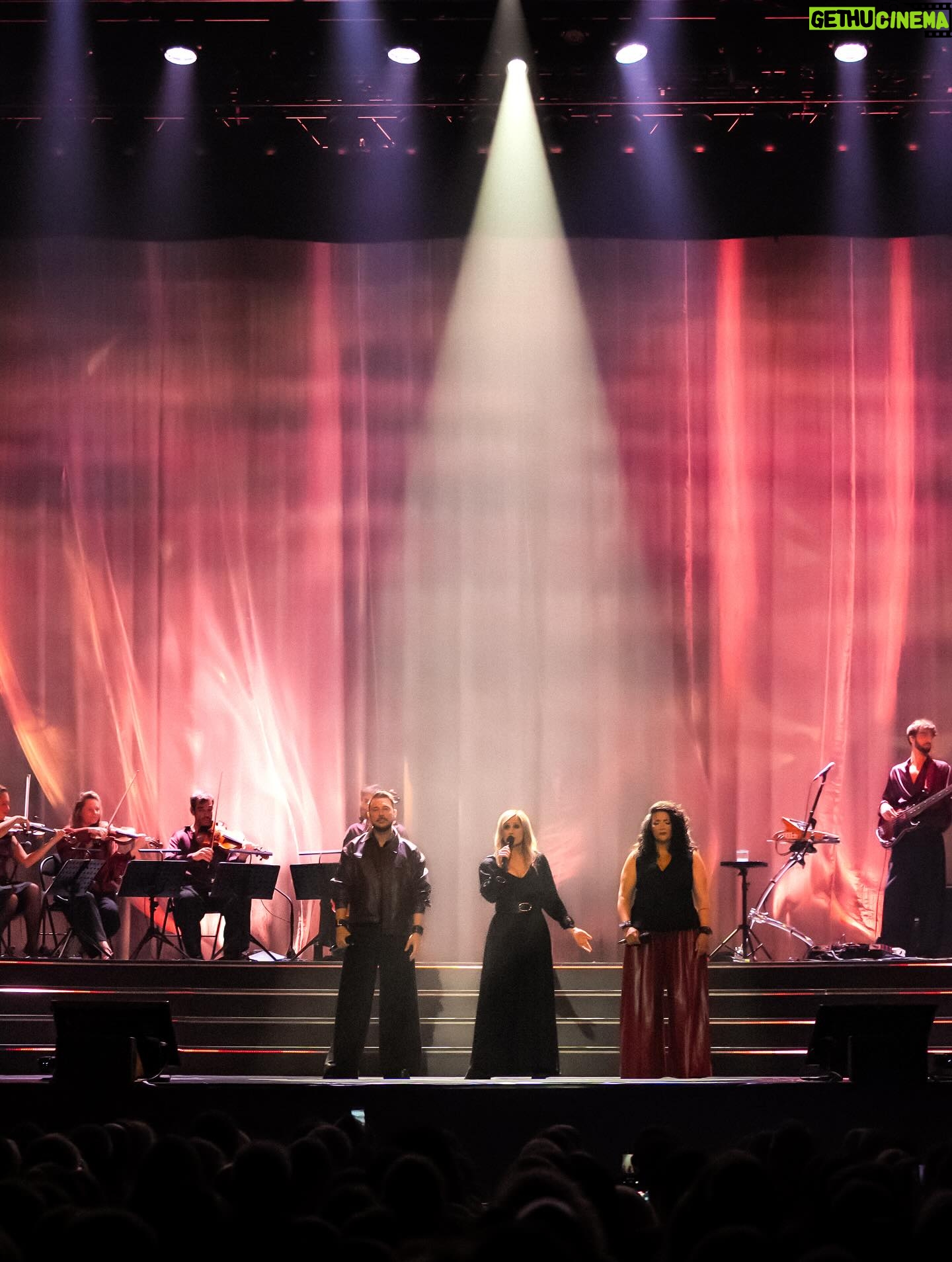 Lara Fabian - 17.5K Likes - Vous me manquez déjà … on se retrouve le 28 novembre pour le début de cette nouvelle partie du #jesuislàtour 🤍