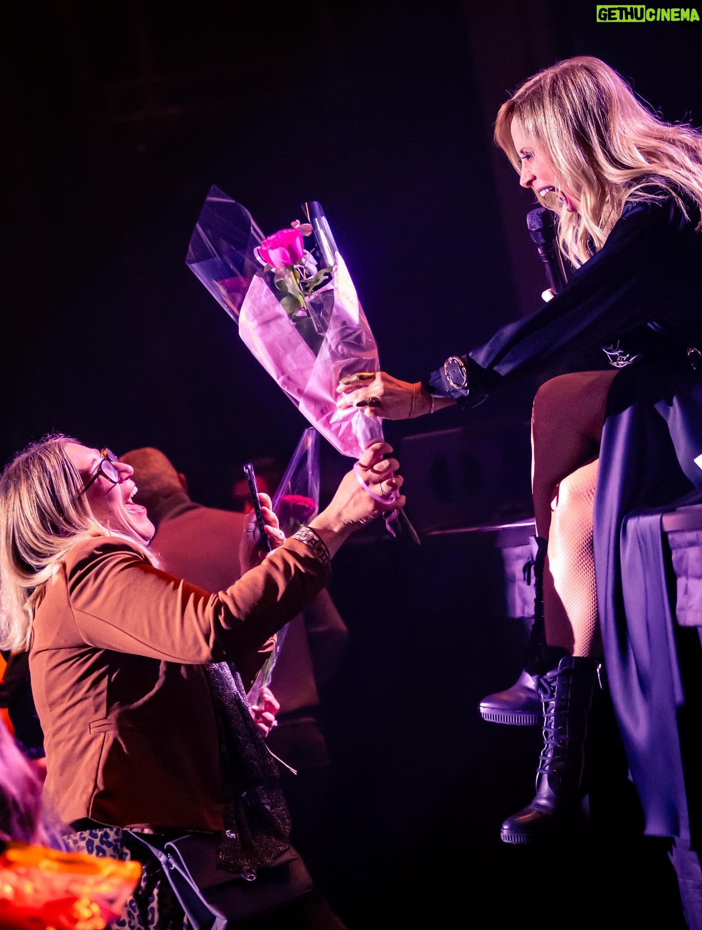 Lara Fabian - 17.5K Likes - Vous me manquez déjà … on se retrouve le 28 novembre pour le début de cette nouvelle partie du #jesuislàtour 🤍