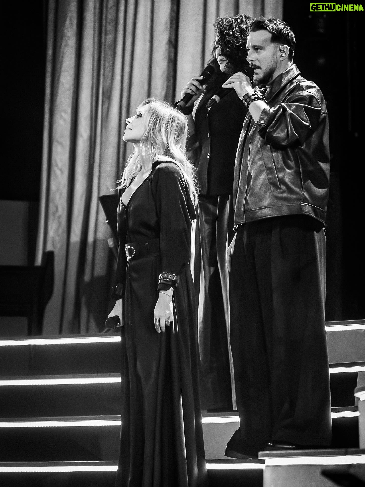 Lara Fabian - 17.5K Likes - Vous me manquez déjà … on se retrouve le 28 novembre pour le début de cette nouvelle partie du #jesuislàtour 🤍