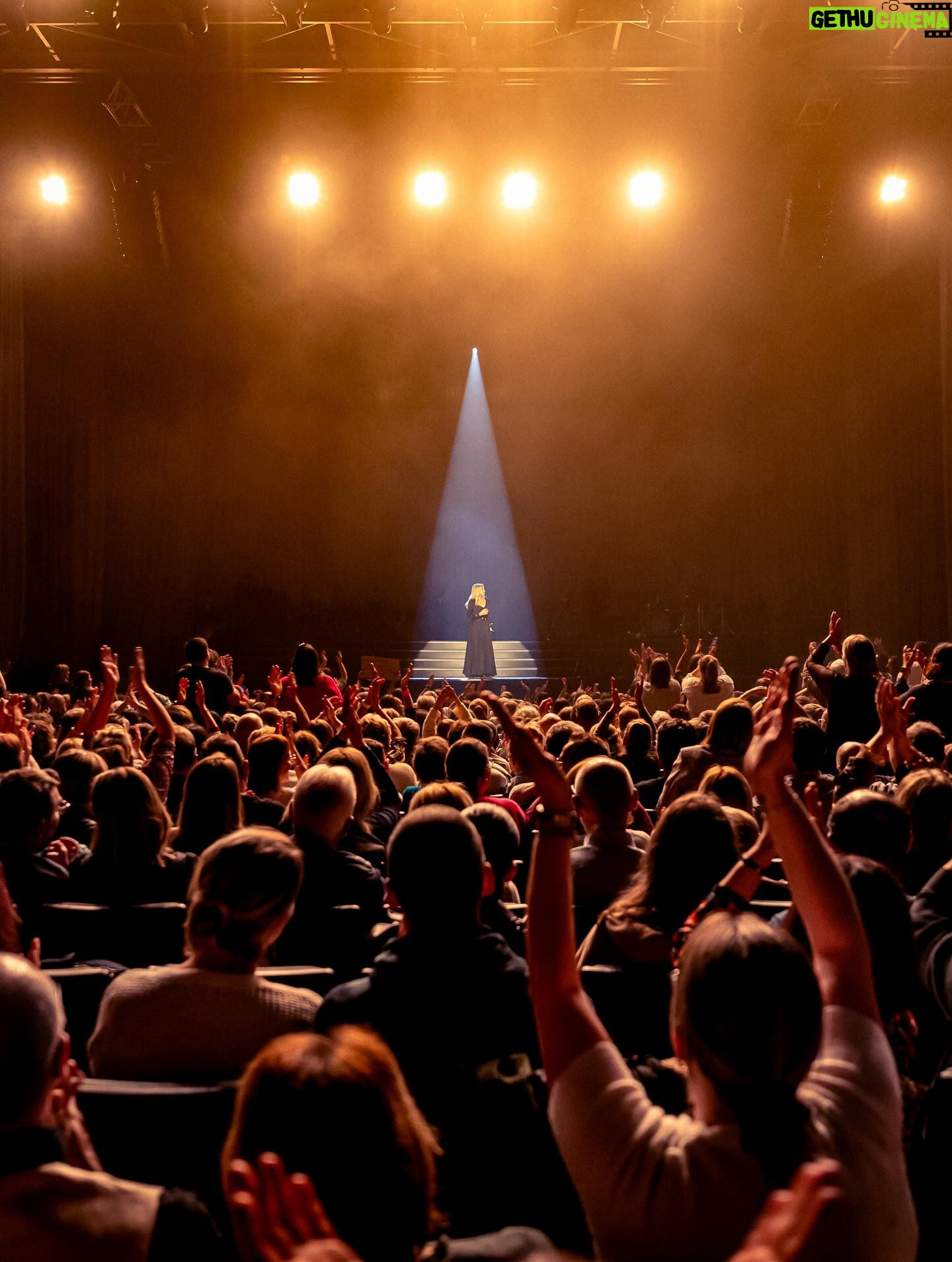 Lara Fabian - 17.5K Likes - Vous me manquez déjà … on se retrouve le 28 novembre pour le début de cette nouvelle partie du #jesuislàtour 🤍