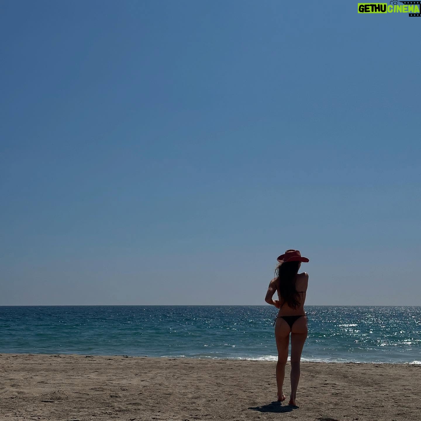 Larsen Thompson - 5.7K Likes - pit stop down pch🤙