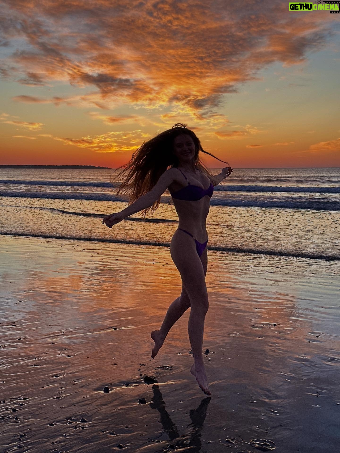 Larsen Thompson - 5.2K Likes - sunrise story🫶🏼🫶🏼🫶🏼