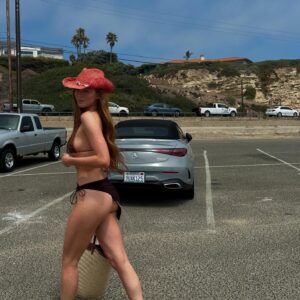 Larsen Thompson Instagram - pit stop down pch🤙