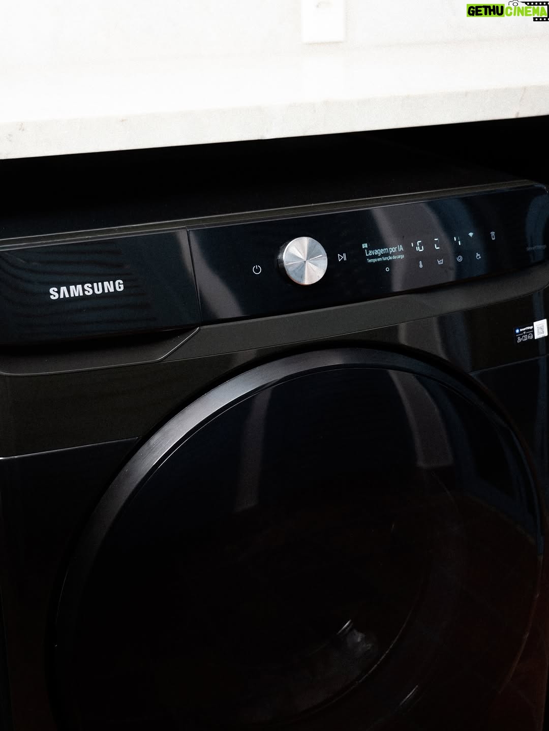 Laura Neiva - 61.7K Likes - Na nossa casa, até a lava e seca parece ler a nossa rotina.

Entre uma lavagem e outra, a Lava e Seca Samsung Smart AI Wash entende nossos hábitos sozinha e a vida acontece de um jeito mais simples. 

@samsungbrasil #publi #CasaSamsung 

#LavaESecaSamsung