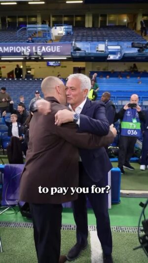 Laura Woods Instagram - Jose Mourinho catching up with the TNT crew on his return to Stamford Bridge 🤩