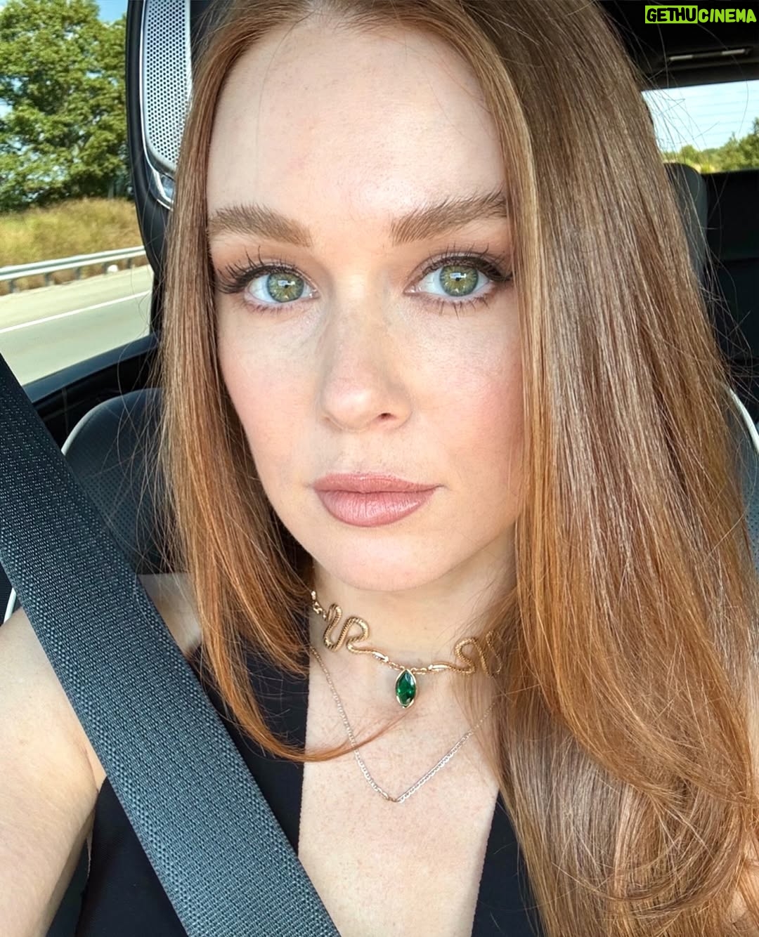 Leanna Decker - 2.6K Likes - 💚