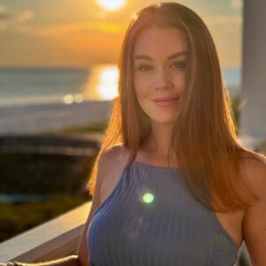 Leanna Decker Instagram - My mom took these pictures, thanks Mom ☀️