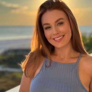Leanna Decker Instagram - My mom took these pictures, thanks Mom ☀️