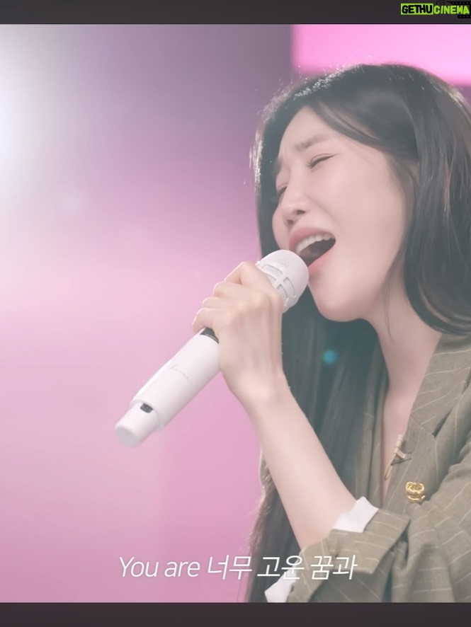 Lee Hae-ri - 30.7K Likes - 리무진 서비스 나가서 U R 불렀어요
너무 좋아하던 노래였는데🫢
열심히 부르고 왔다고 얼굴 보자마자 자랑했어요!!!
 그리고
무진이가 써준 다비치 신곡도 살짝쿵 들어보실 수 있는데……
10월 16일 타임캡슐
많기부🤍많관부🤍많사부🤍