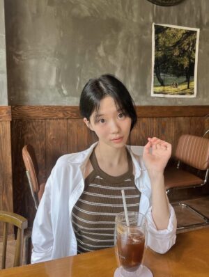 Lee So-i Instagram - ☘️