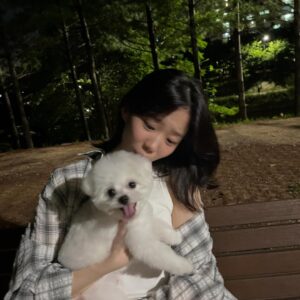 Lee So-i Instagram - 누나랑 사진 좀 찍어죠🐶🥹