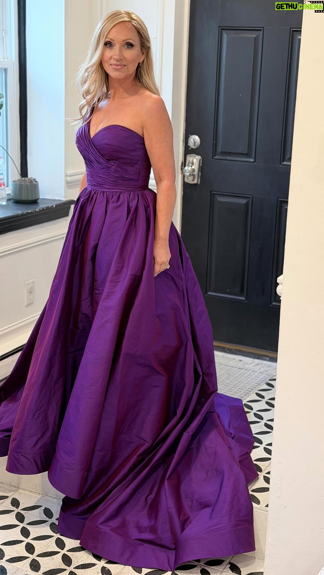 Leigh-Allyn Baker - 55.5K Likes - If the world shuns you from your path, make a bigger one! 

From #Disney to #dc 

God’s way is better!

#truth #redcarpet #motivation #goodluckcharlie