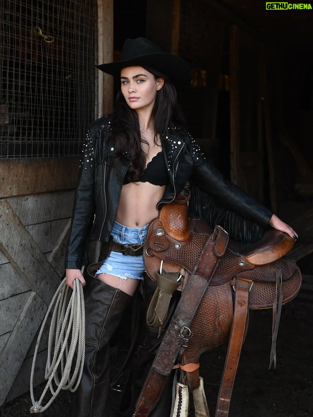 Lola Flanery - 22K Likes - howdy !! 👋 🐎