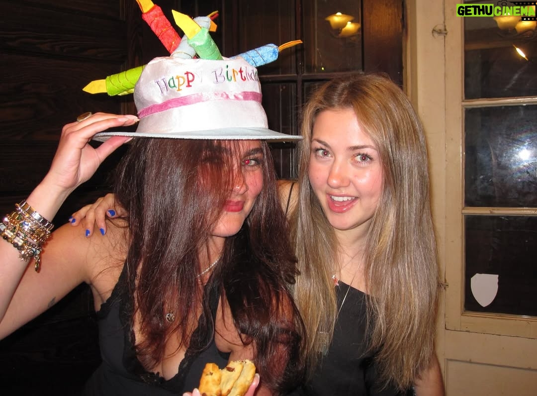 Lola Flanery - 38.3K Likes - A lovely lovely 20th with my lovely lovely friends 🎉