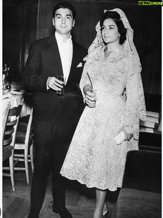 Lolita Flores - 18.7K Likes - Hoy cumple de mi sobrina @albafloresoficial se casaron mis padres hace la friolera de 67 años , yo iba invitada a la boda dentro de ese traje maravilloso de #asuncionbastidamodista y dentro de su vientre , yo también estuve allí , el amor triunfo , felicidades papá y mamá gracias por darme a mi y a mis hermanos una vida tan maravillosa