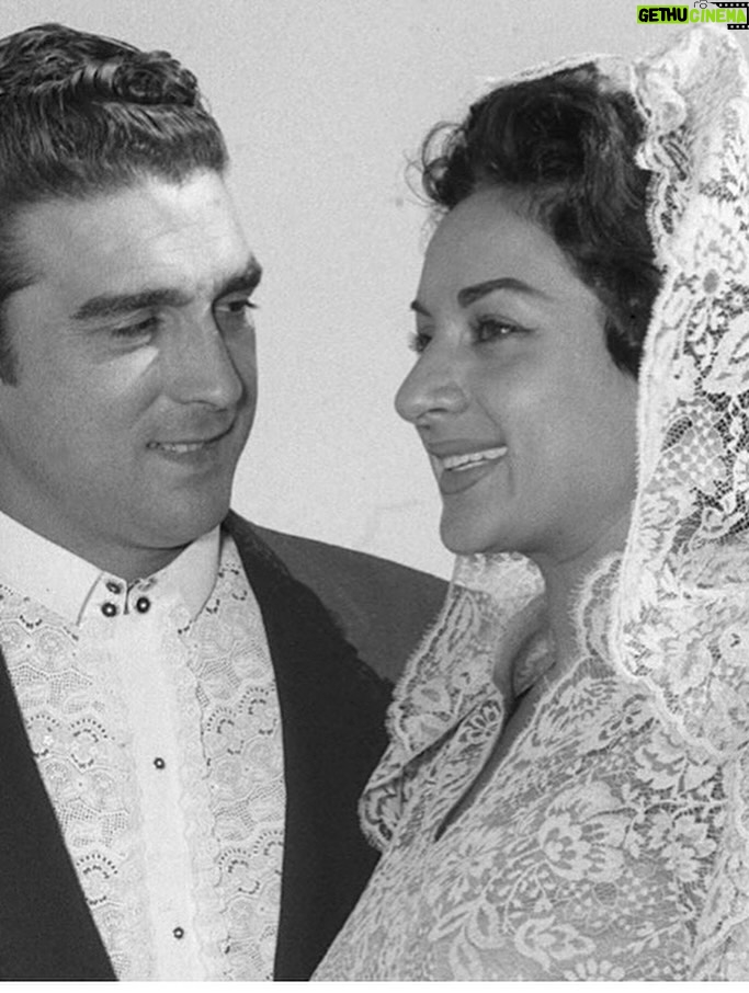 Lolita Flores - 18.7K Likes - Hoy cumple de mi sobrina @albafloresoficial se casaron mis padres hace la friolera de 67 años , yo iba invitada a la boda dentro de ese traje maravilloso de #asuncionbastidamodista y dentro de su vientre , yo también estuve allí , el amor triunfo , felicidades papá y mamá gracias por darme a mi y a mis hermanos una vida tan maravillosa