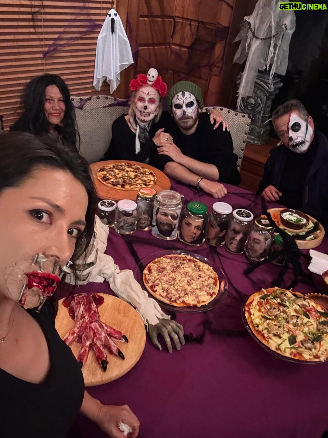 Loreto Aravena - 6.5K Likes - Halloween en familia! 👻