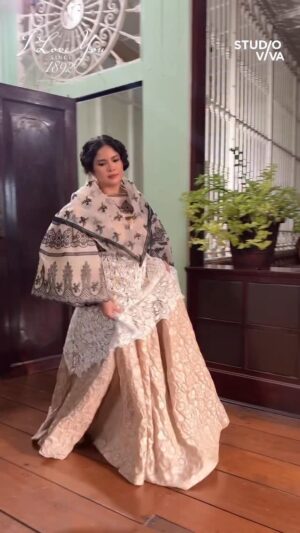 Louise delos Reyes Instagram - POV: Maria otw sa puno ng mangga
Mapapanood na ang EPISODE 3 ng ‘I LOVE YOU SINCE 1892’ dito lang sa Viva One: https://share.vivaone.ph/Iloveyousince1892sv
Ikatlong Kabanata Ligaw Tingin
#ILYS1892LigawTingin
#ILoveYouSince1892
#StudioViva #VivaOne
#Wattpad #WebtoonProductions